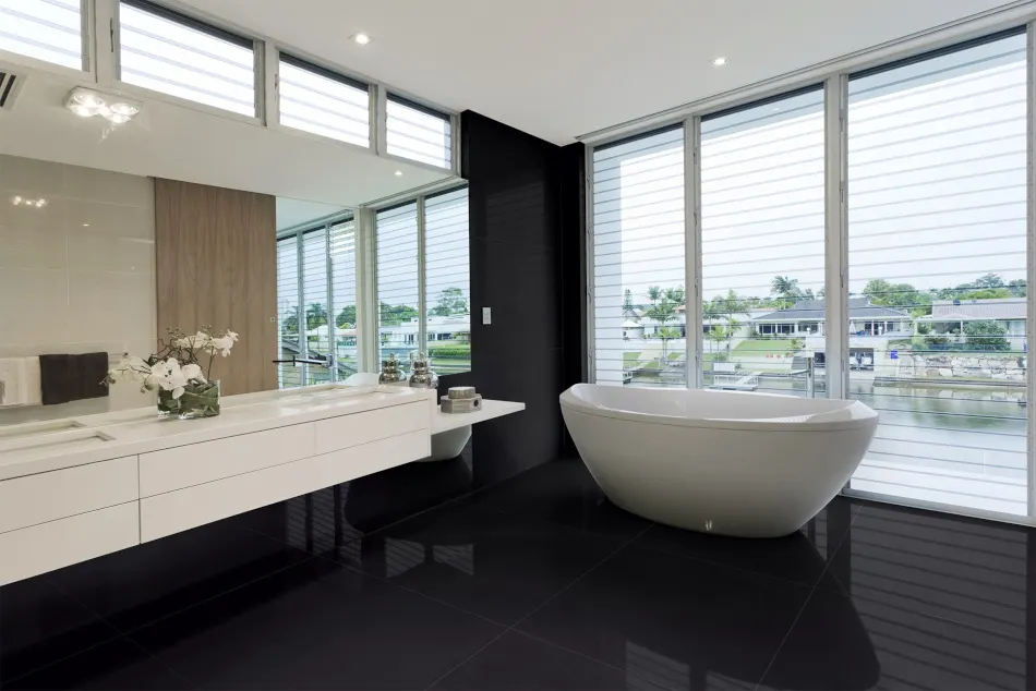 Ambiente com Porcelanato Preto Polido 84HD RT